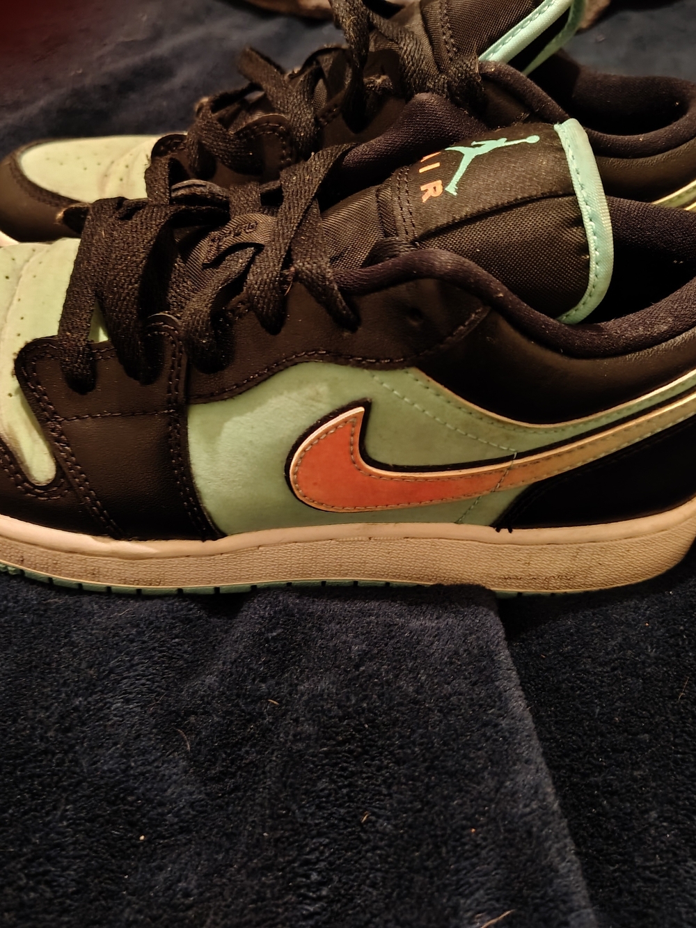 Nike Kids' Black and Mint Green Low-Top Sneakers with Orange Swoosh